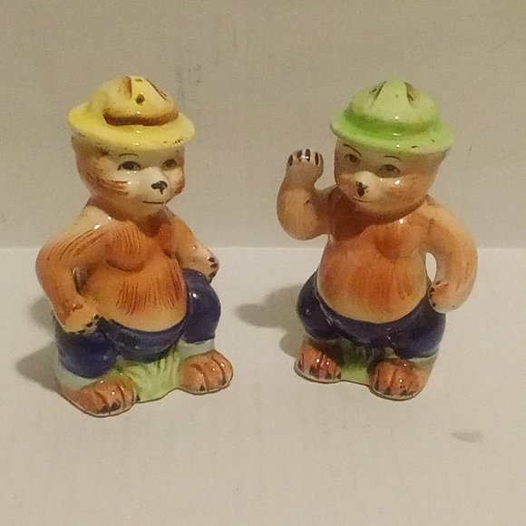 Vintage Smokey the Bear Salt & Pepper Shakers - Ceramic - Picture 1 of 7